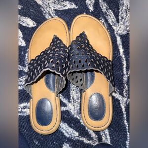 b.o.c. Leather thong sandals size 9 navy blue